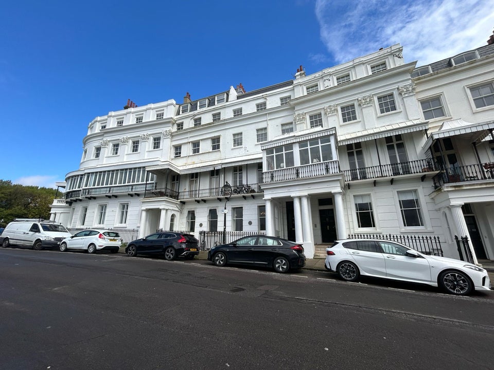 Flat Lewes Crescent in Brighton