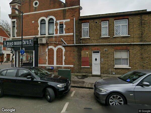 Flat Acacia Road in Greater London