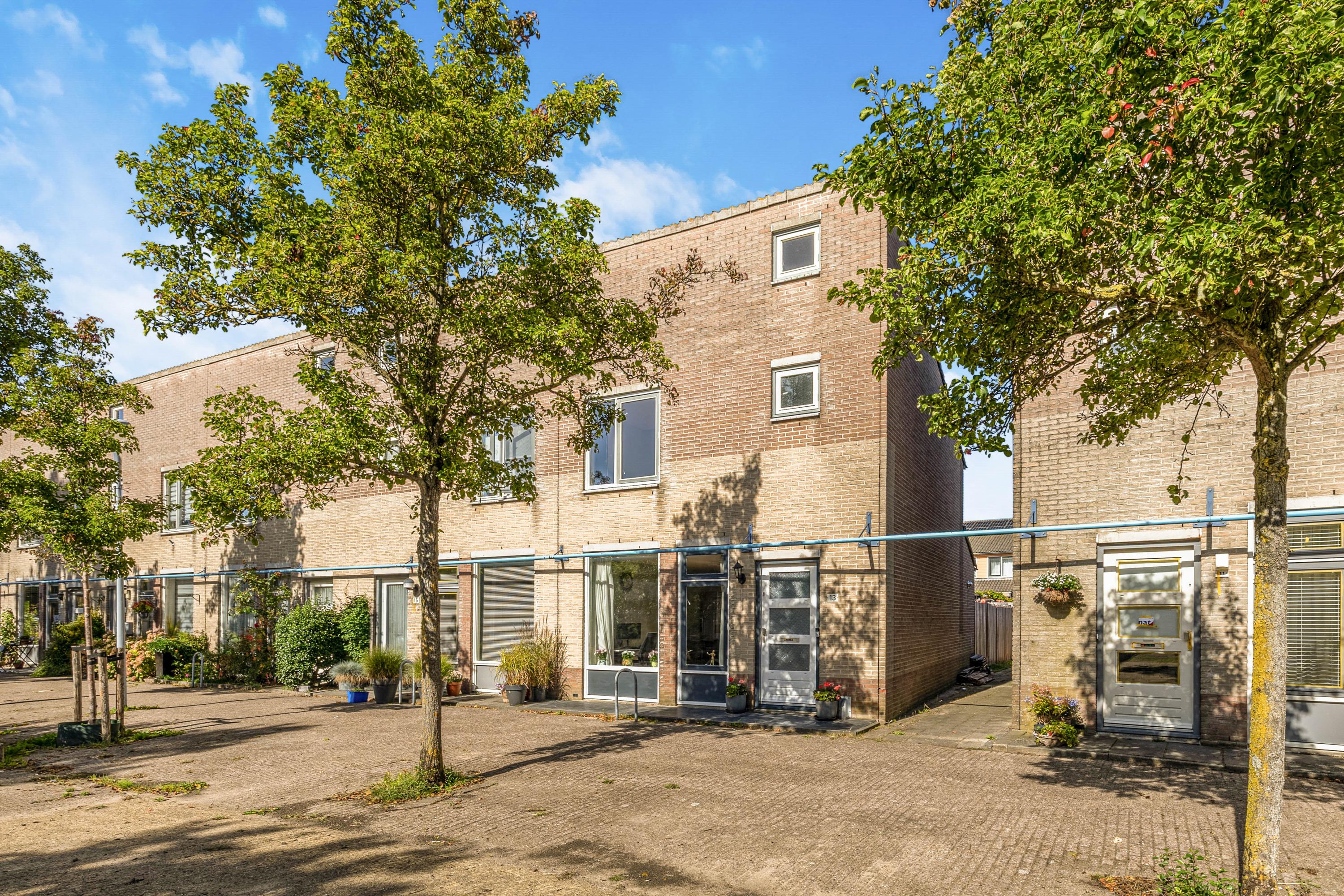 Huis Anna Reynvaanhof 13 in Hoofddorp