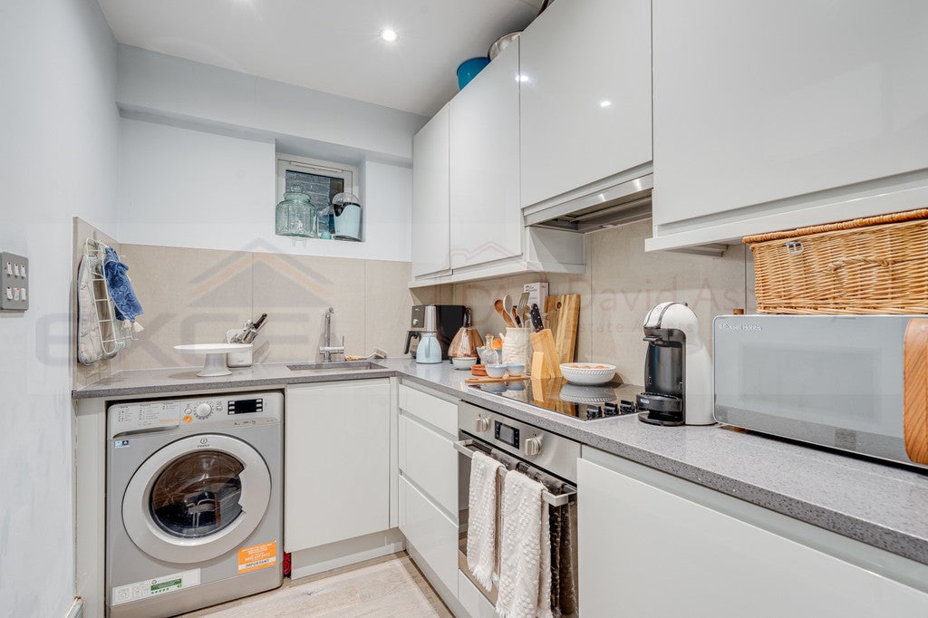 Flat Devonport Road in Greater London