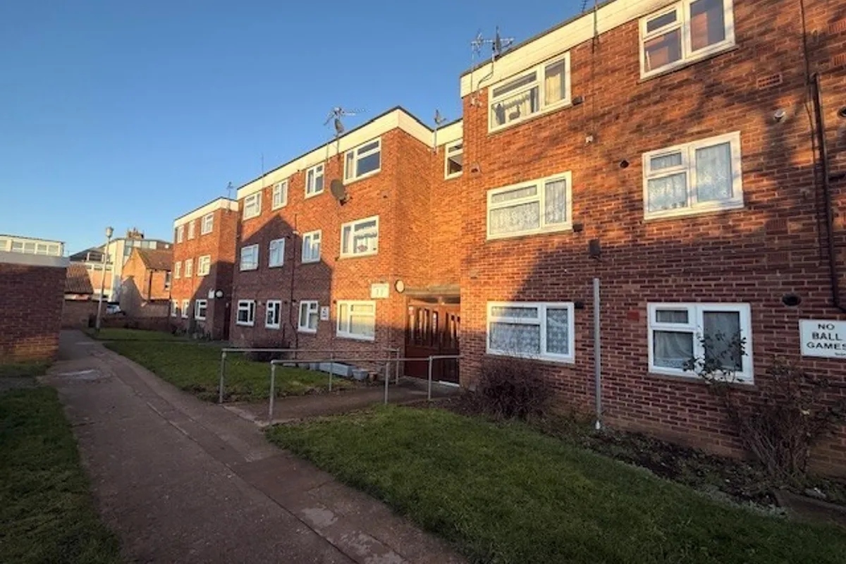 Flat Gloucester Close in Kettering