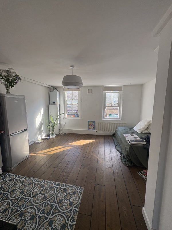 Flat Welshpool Street in Greater London