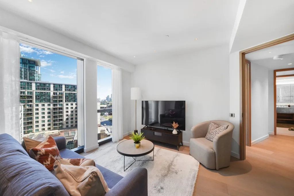 Flat Nine Elms Lane in Greater London