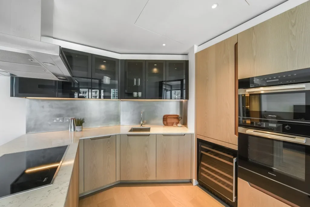Flat Nine Elms Lane in Greater London