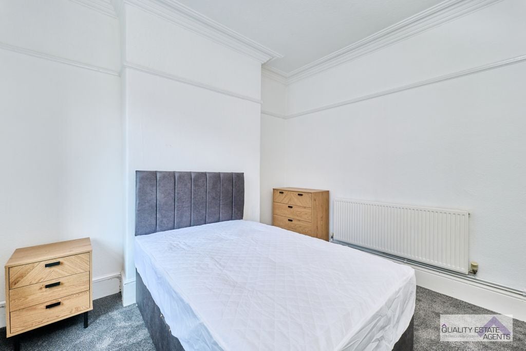 Room Campbell Road in Stoke-on-Trent