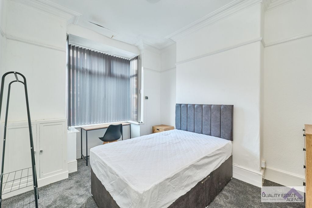 Room Campbell Road in Stoke-on-Trent