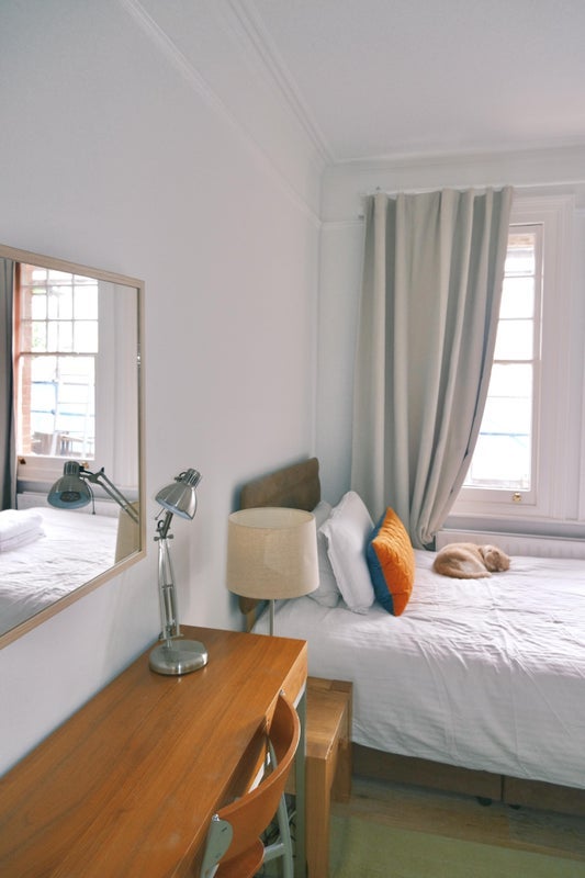 Room Netheravon Road in Greater London