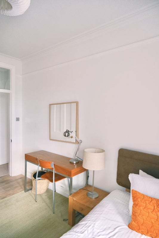 Room Netheravon Road in Greater London