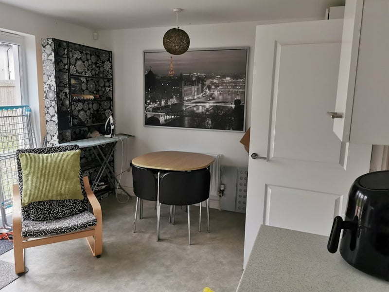 Room Barrington Way in Leeds