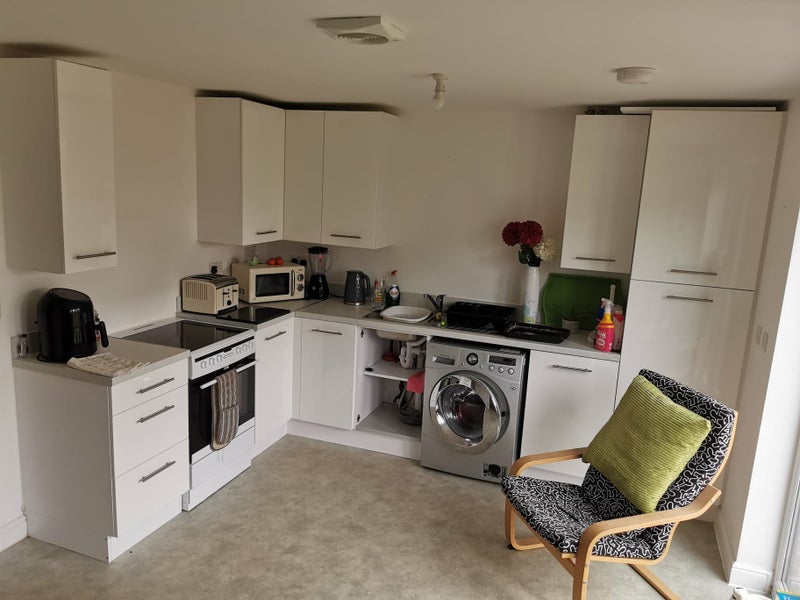Room Barrington Way in Leeds