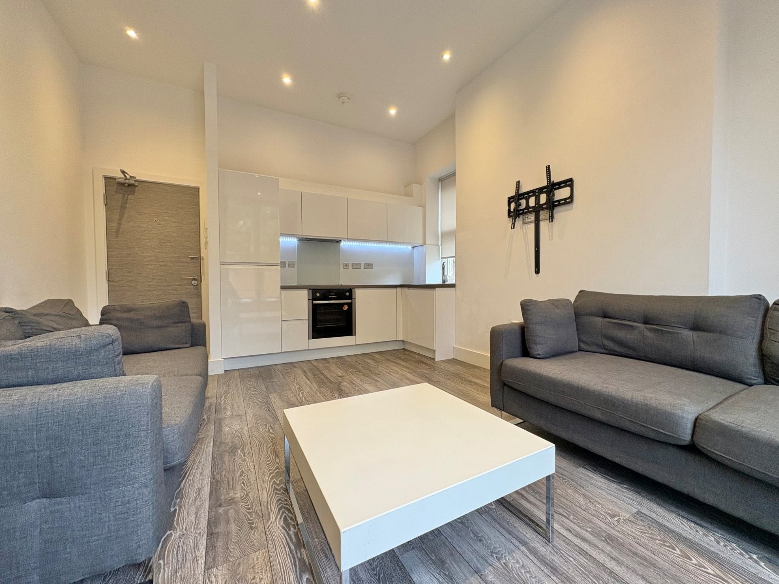 Flat Cardigan Court in Leeds