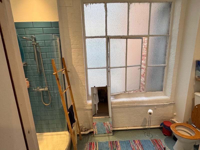 Room Tudor Grove in Greater London