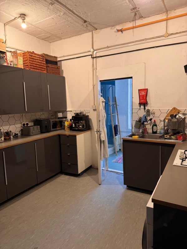 Room Tudor Grove in Greater London