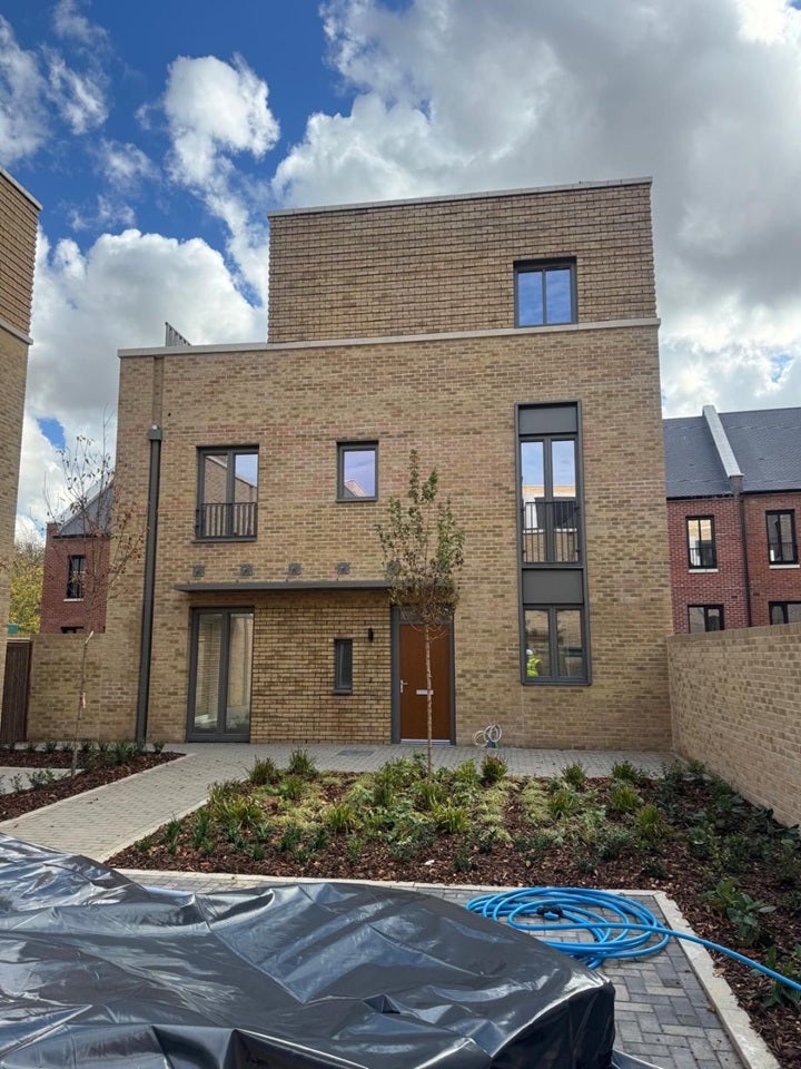House Stewart Street in Greater London