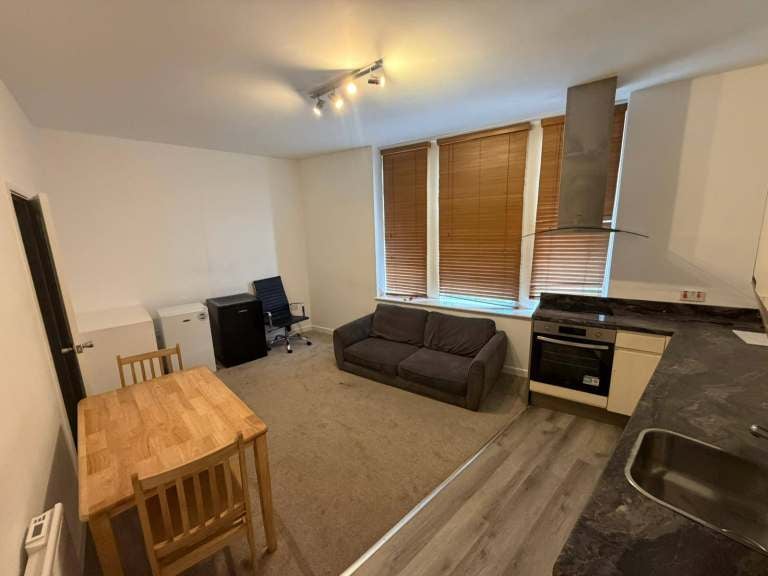 Flat Beckenham Road in Greater London