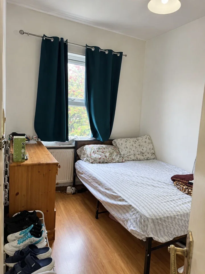 Room St George's Road in Greater London