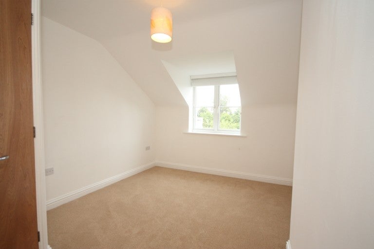 Flat Tudor Way in Woking