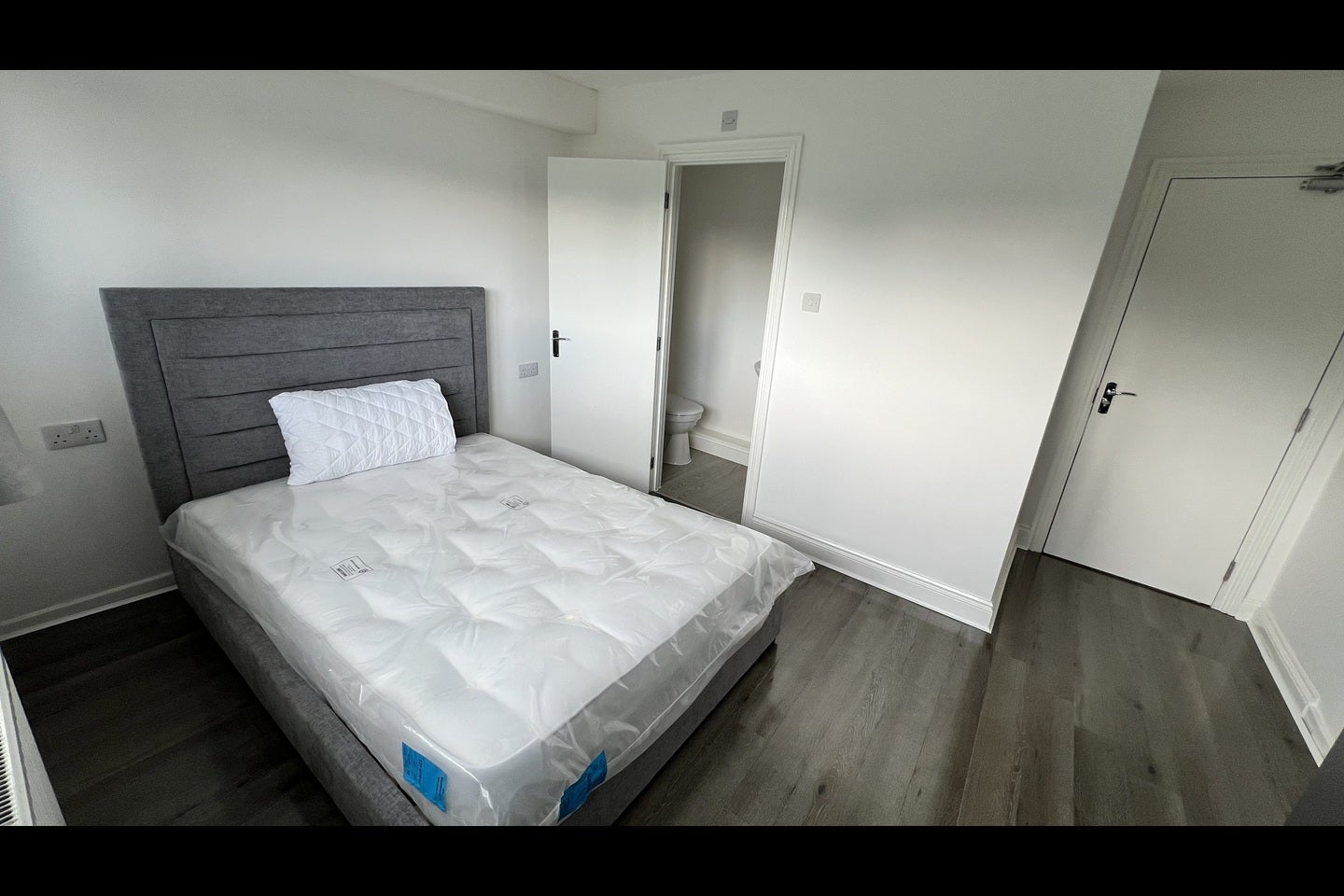 Room Waterside in Milton Keynes