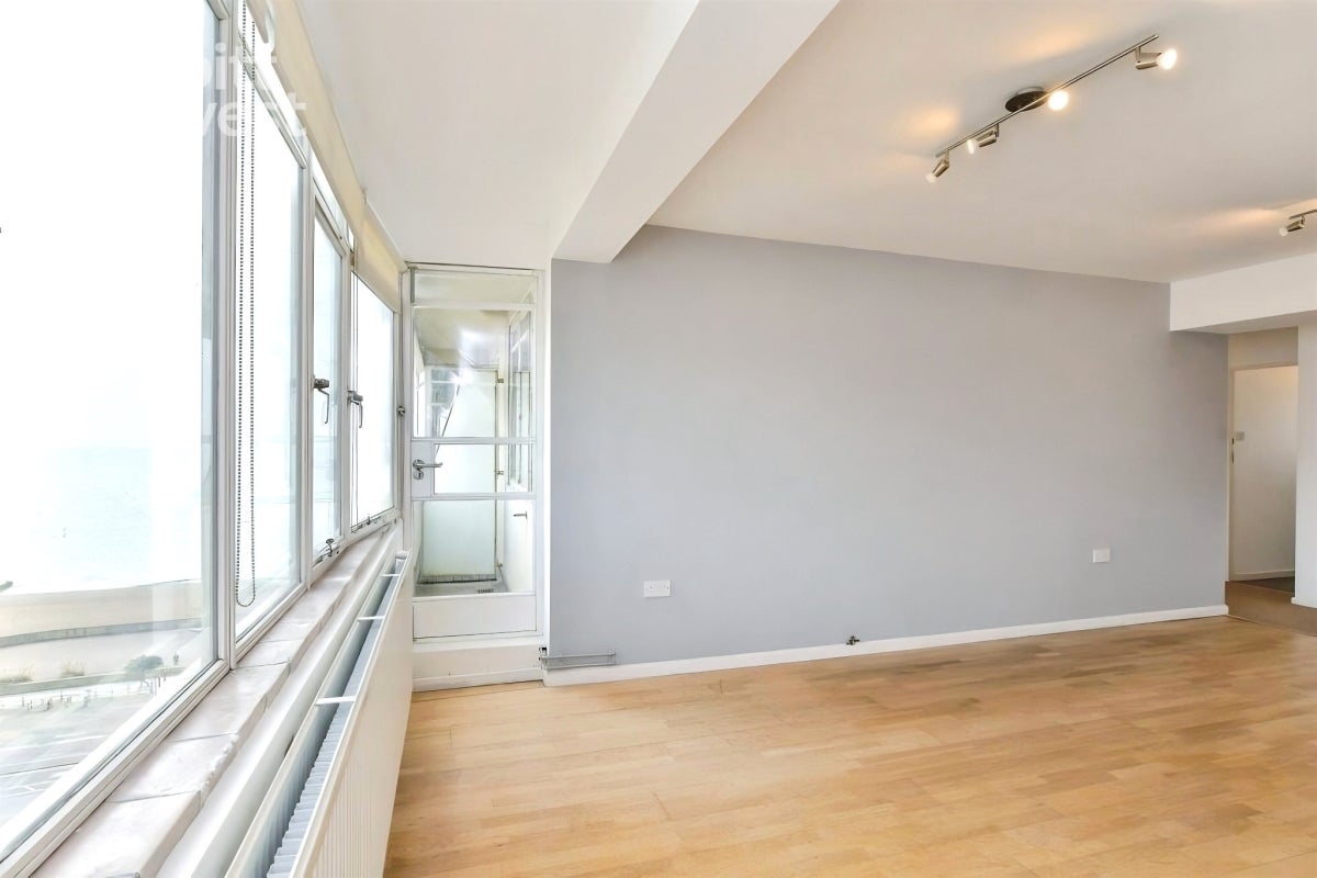 Flat Gillon Mews in Canterbury