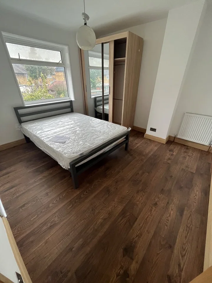 Room Love Lane in Greater London