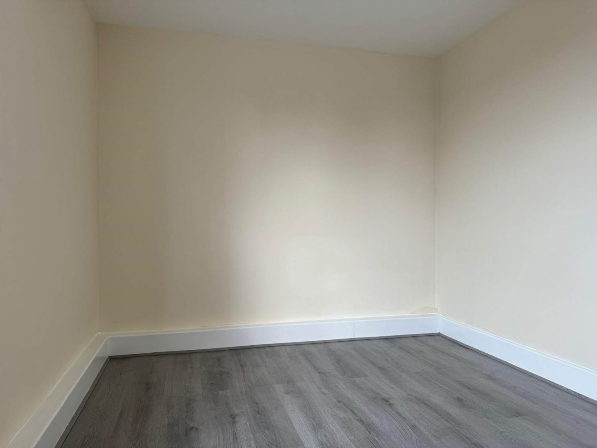 Flat Castleton Road in Greater London