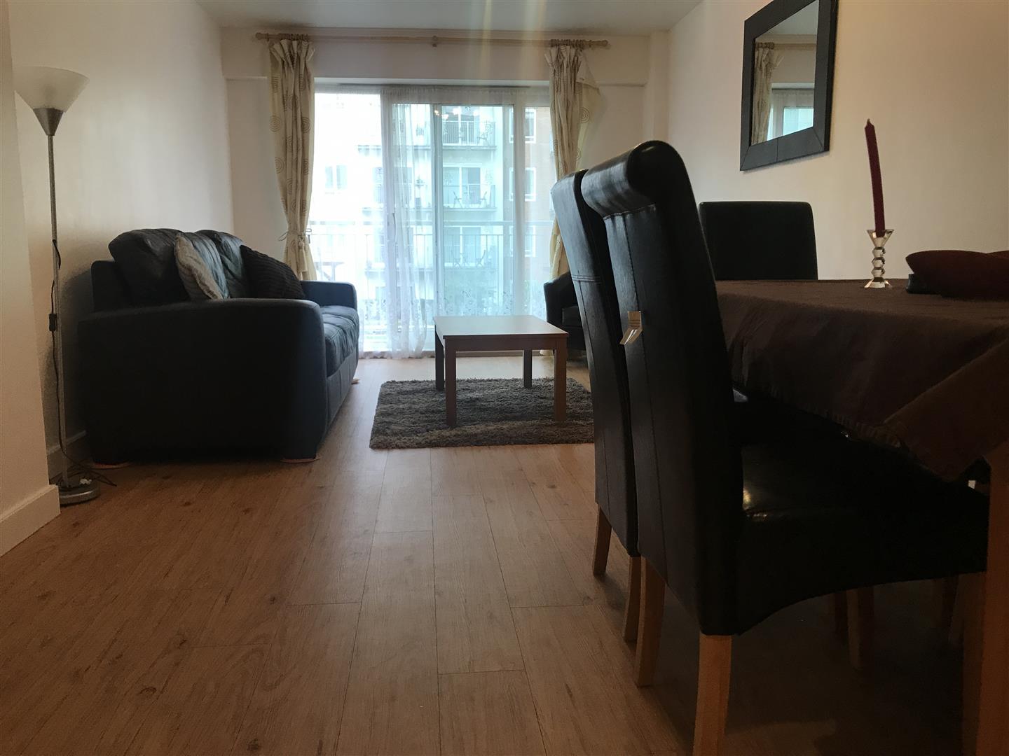 Flat Boulevard Drive in Greater London