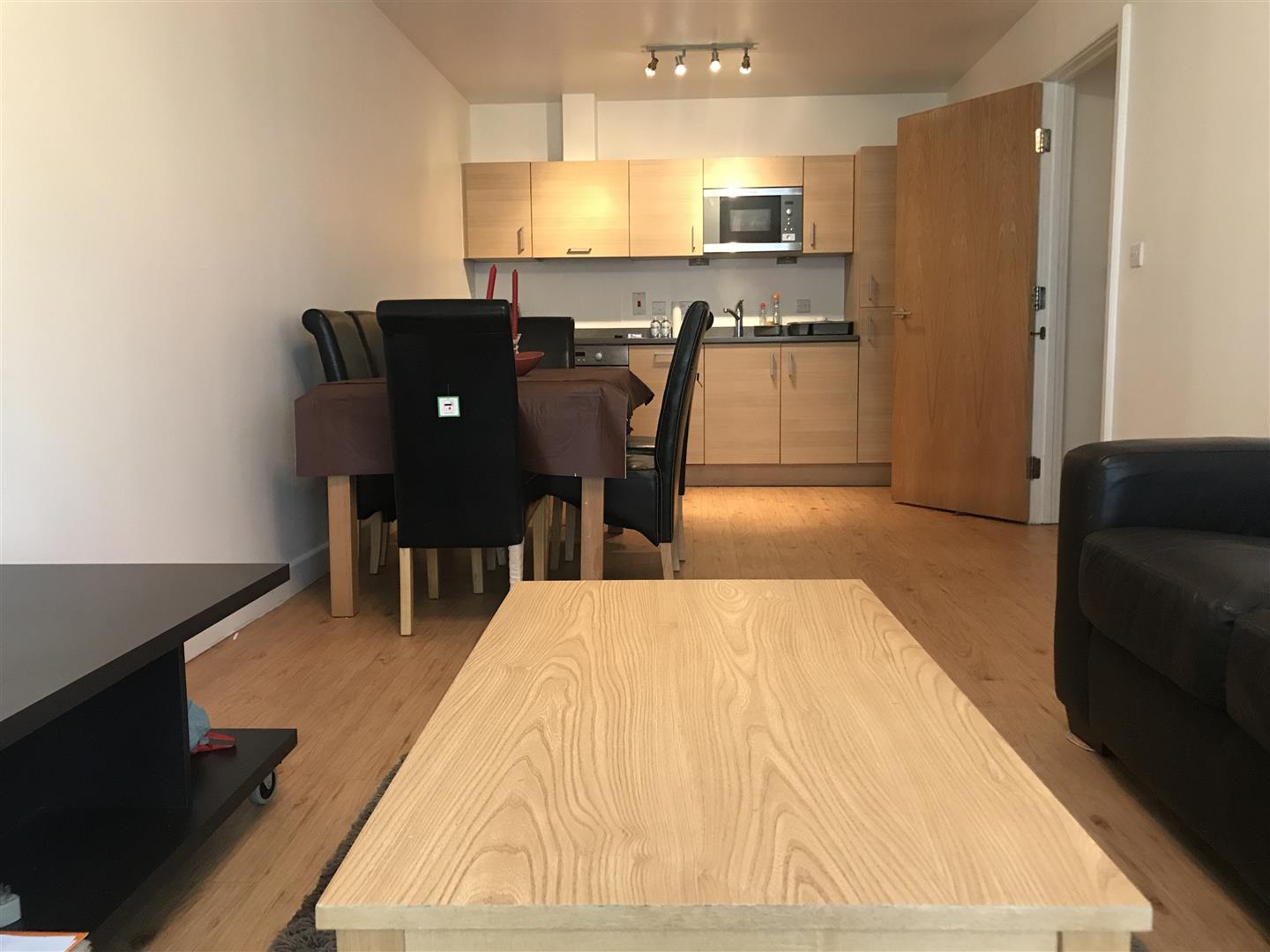 Flat Boulevard Drive in Greater London