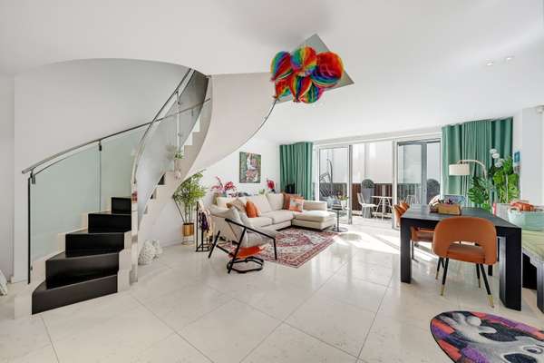 House Windmill Street in Greater London