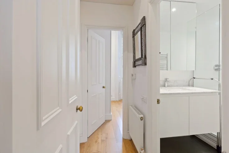 Flat Gloucester Terrace in City of Westminster
