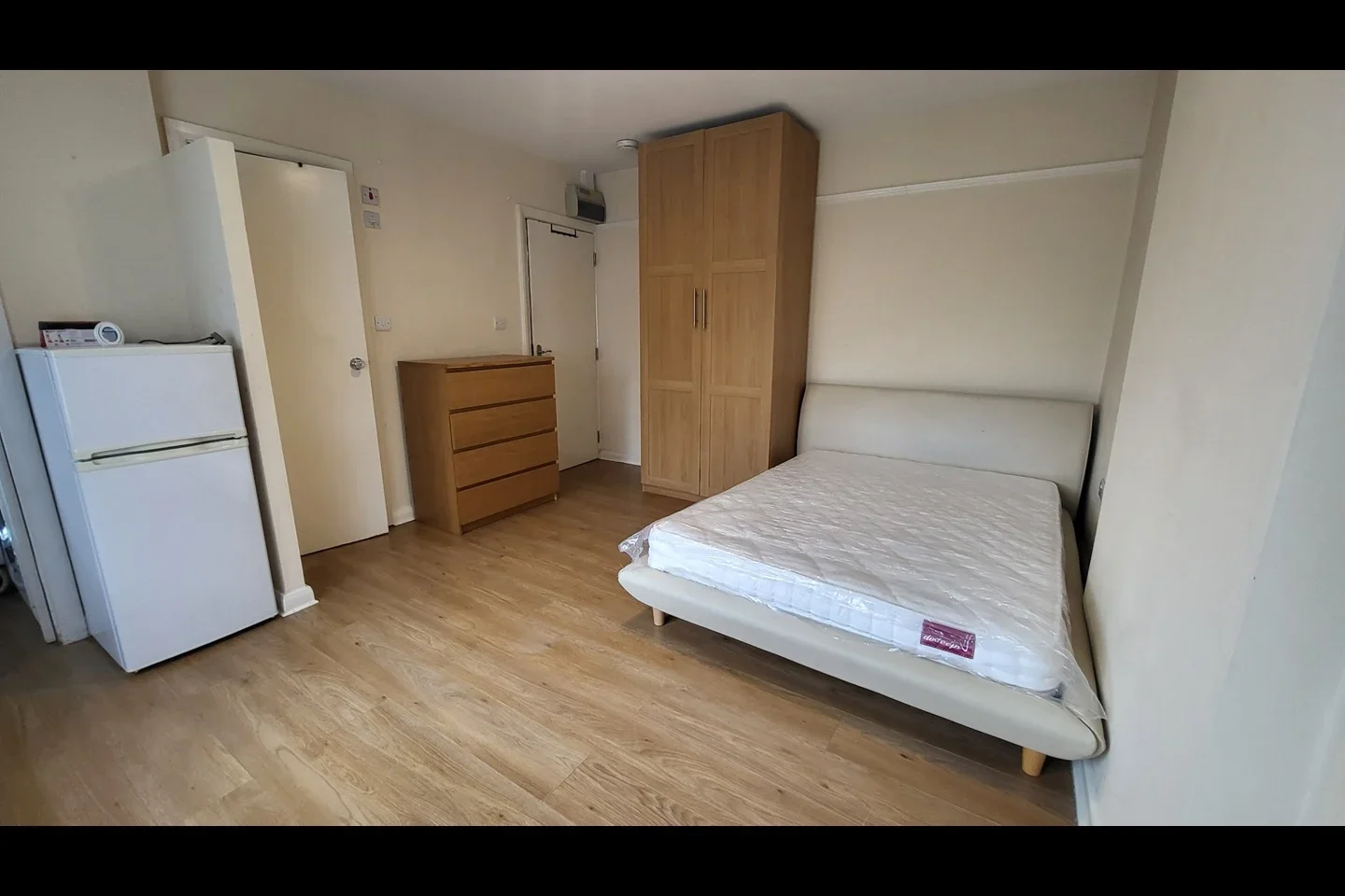 Flat Coles Green Road in Greater London