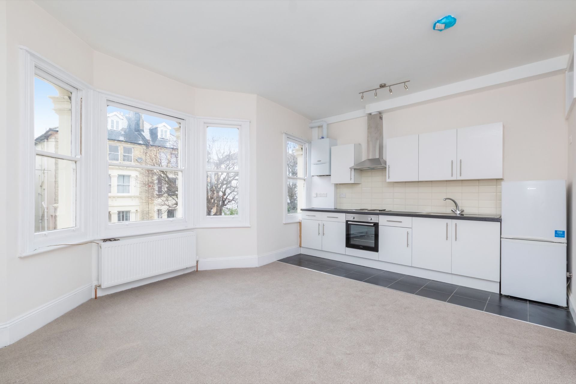Flat Stanford Avenue in Brighton