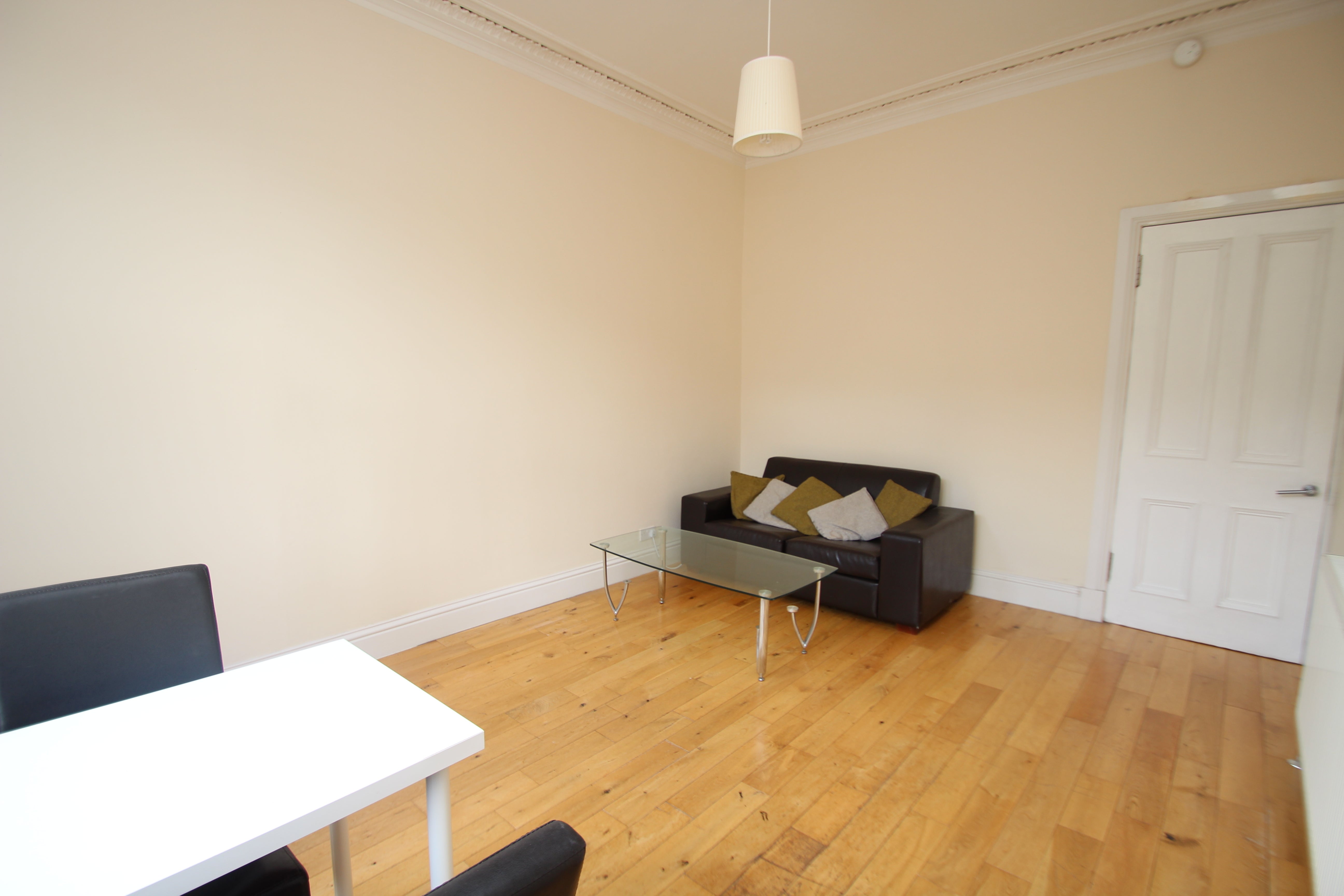 Flat Fortrose Street in Glasgow