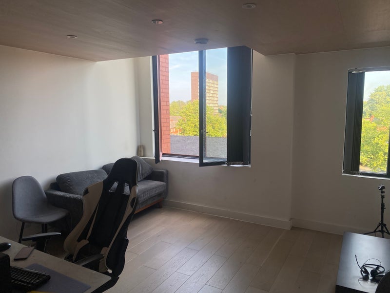 Room Spinners Way in Manchester