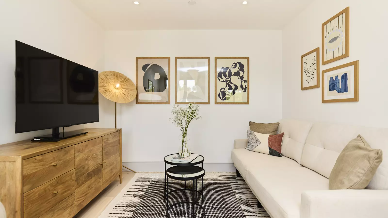 Flat Merantun Way in Greater London