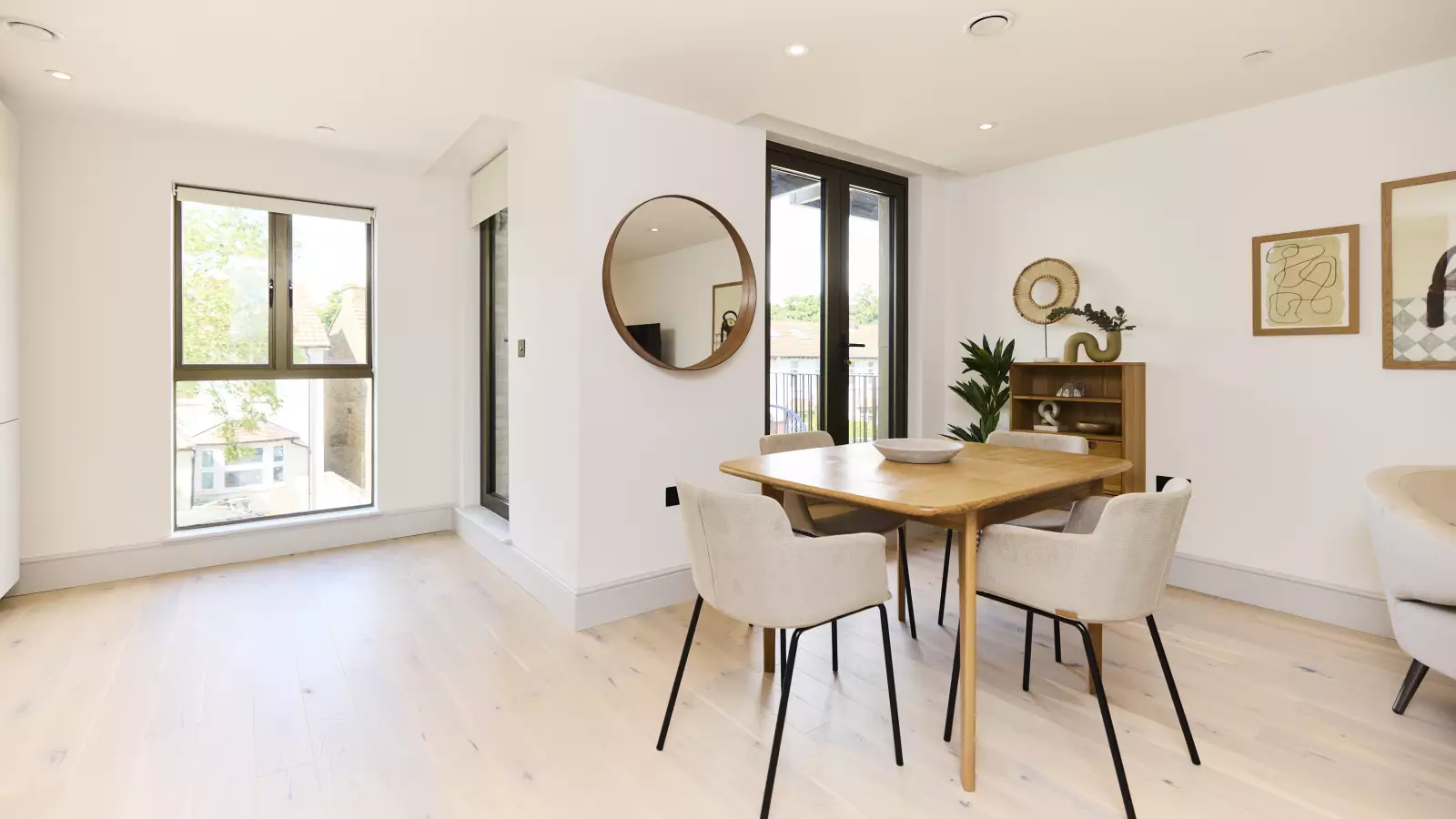 Flat Merantun Way in Greater London