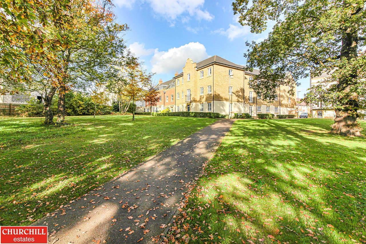 Flat Deepdene Road in Epping Forest