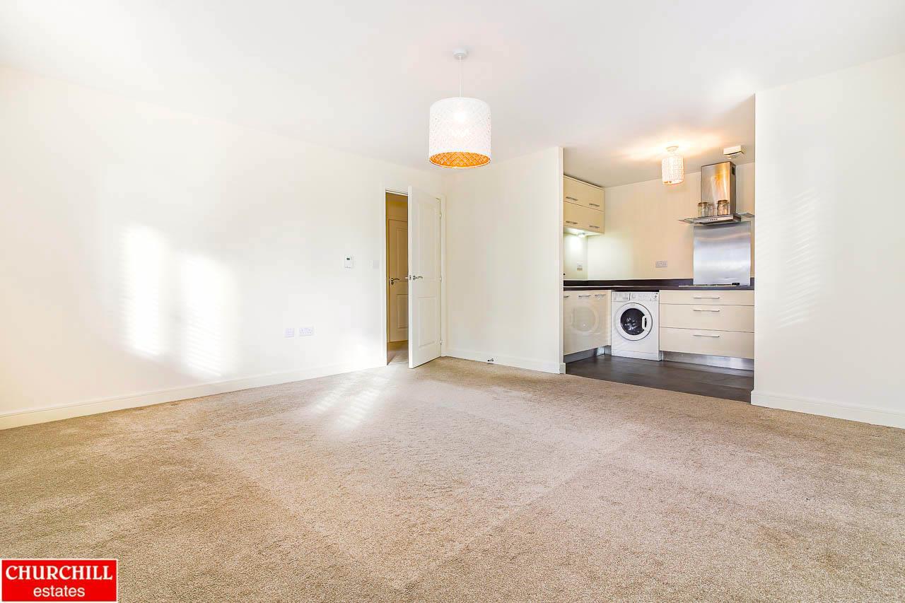 Flat Deepdene Road in Epping Forest