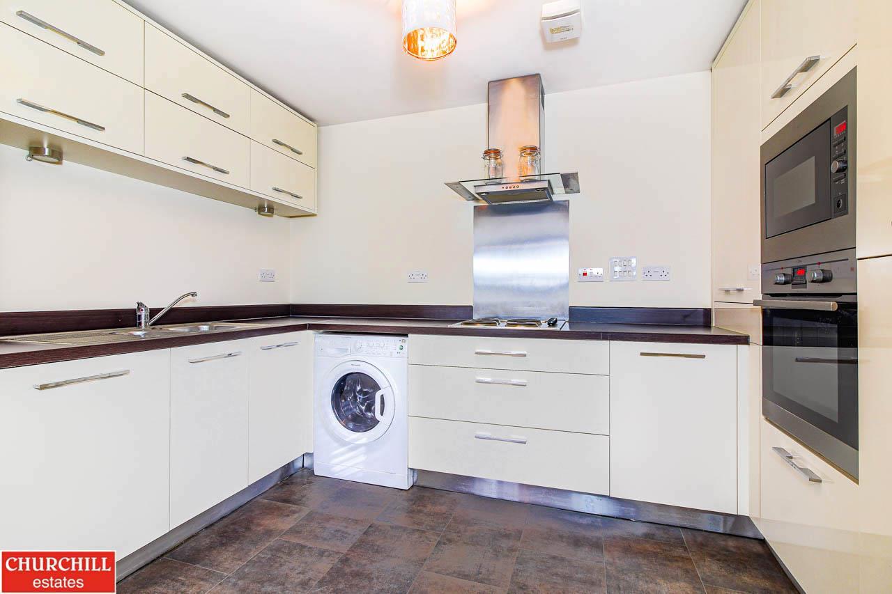 Flat Deepdene Road in Epping Forest