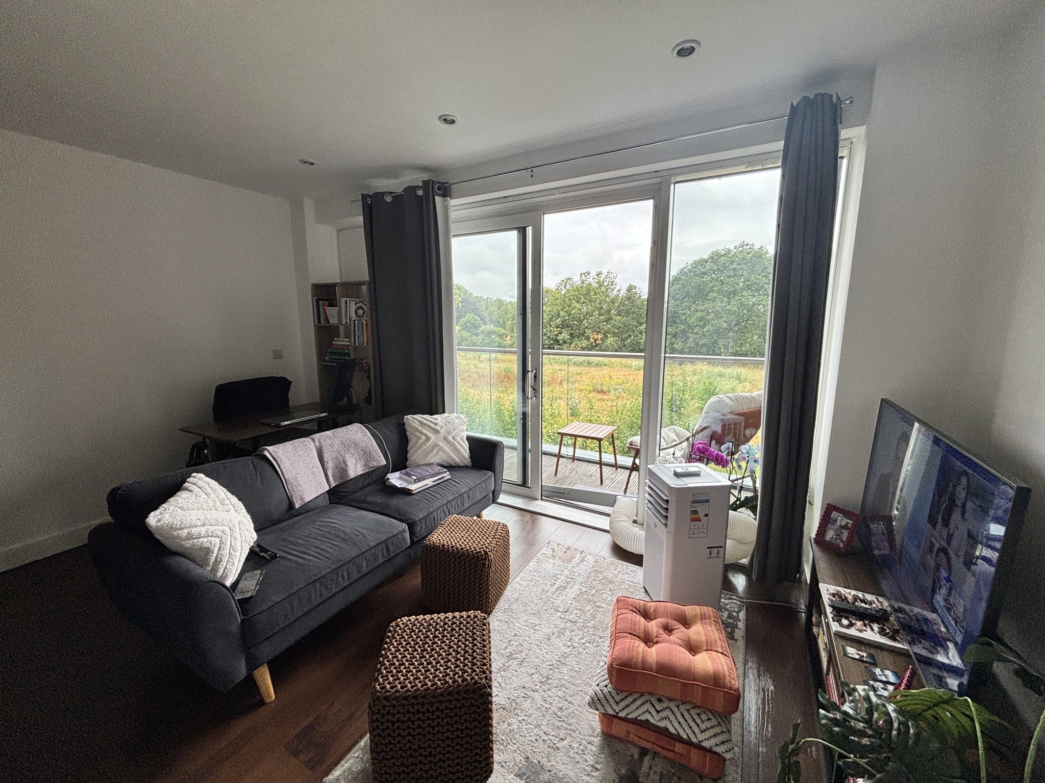 Flat Dowding Drive in Greater London