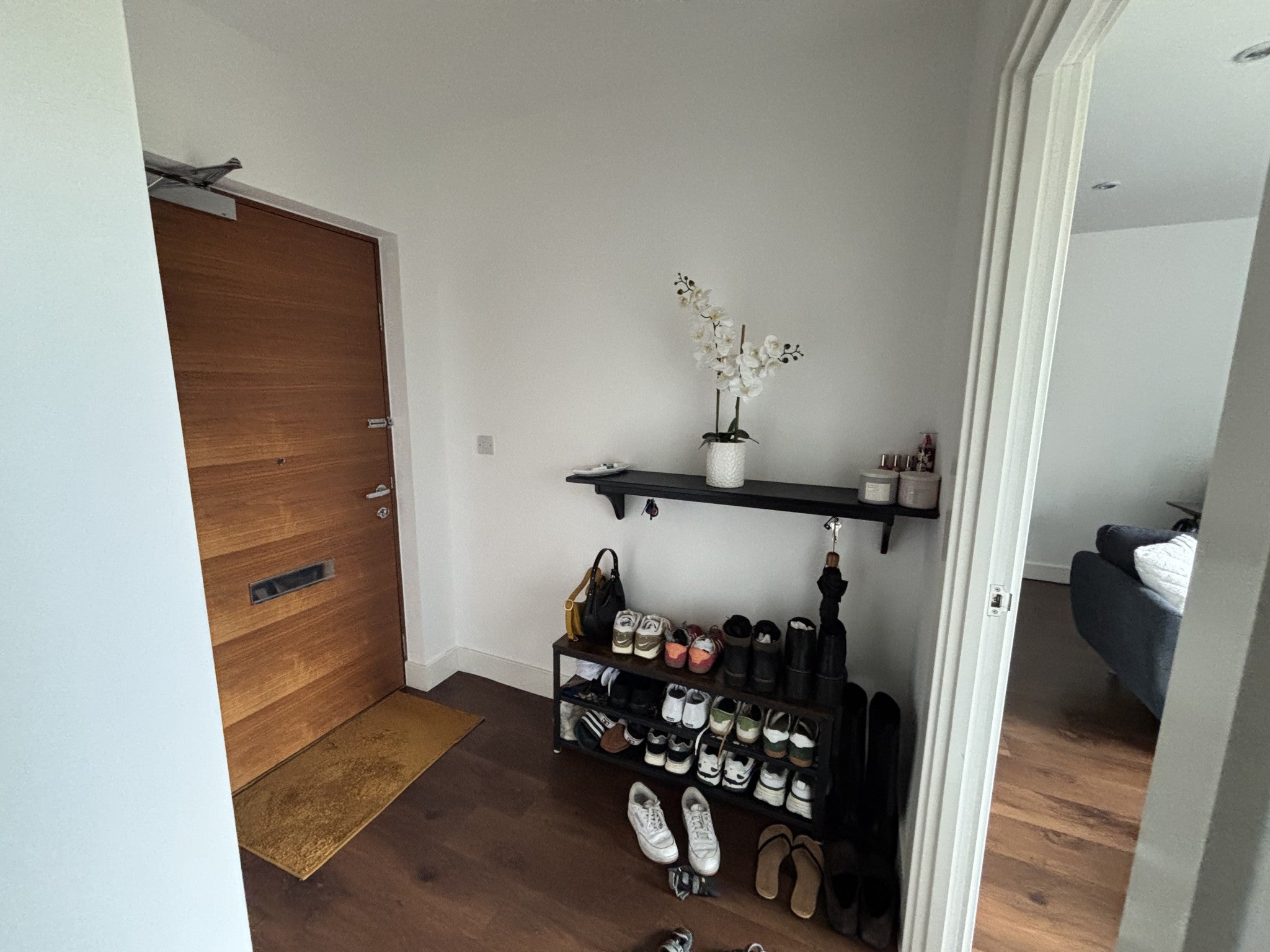 Flat Dowding Drive in Greater London