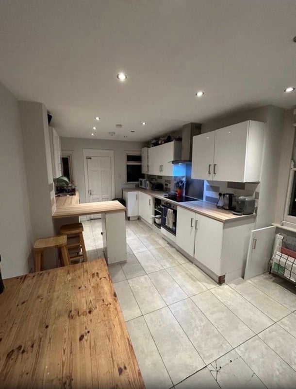 Room Rookstone Road in Greater London