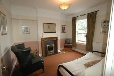 Flat Cranston Road in Greater London