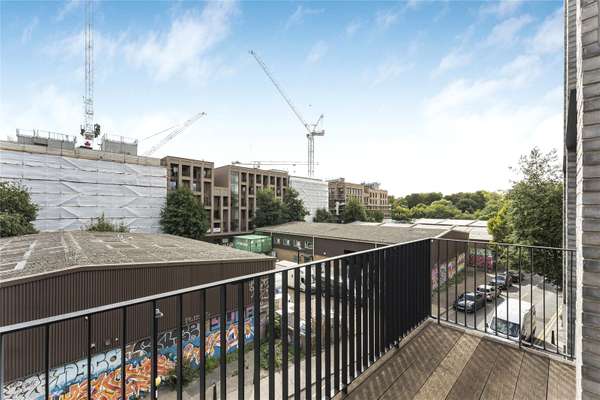 Flat Hepscott Road in Greater London