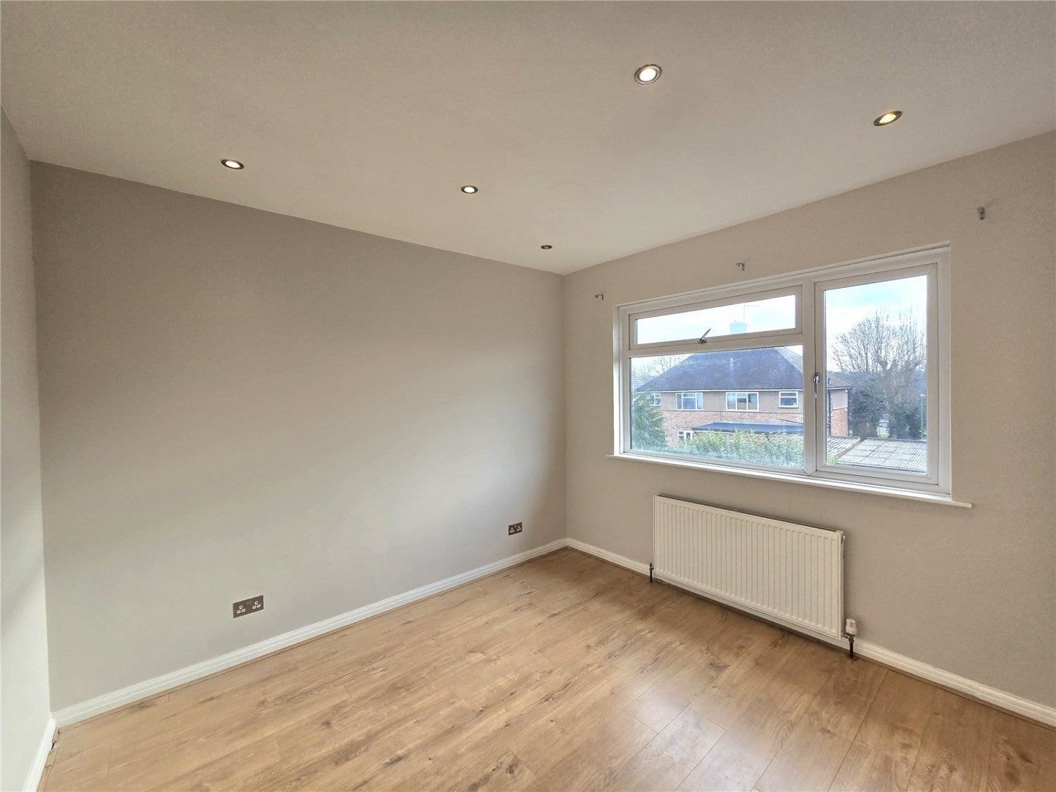 Flat Trevellance Way in Watford