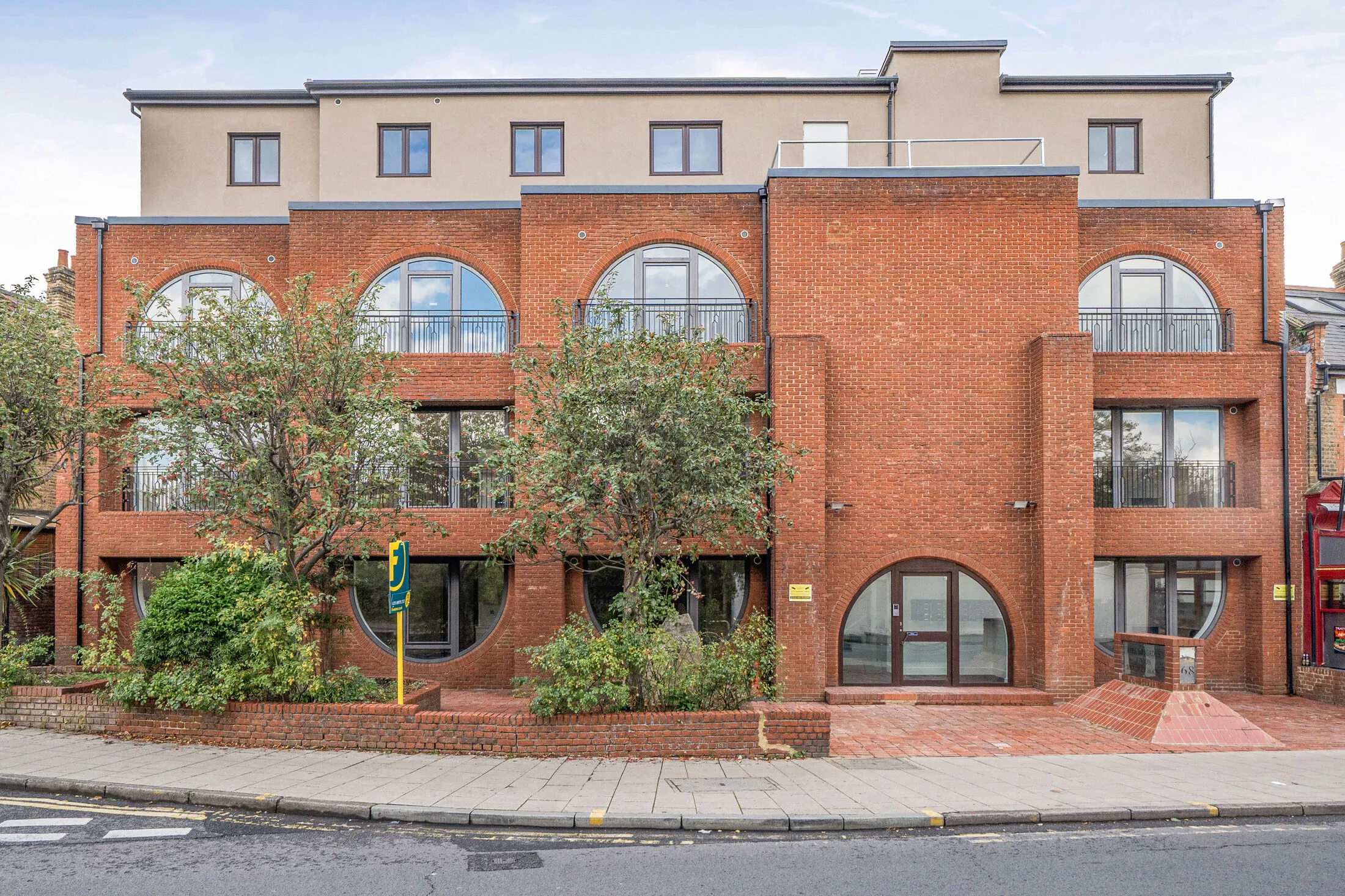 Flat Cobham Road in Greater London