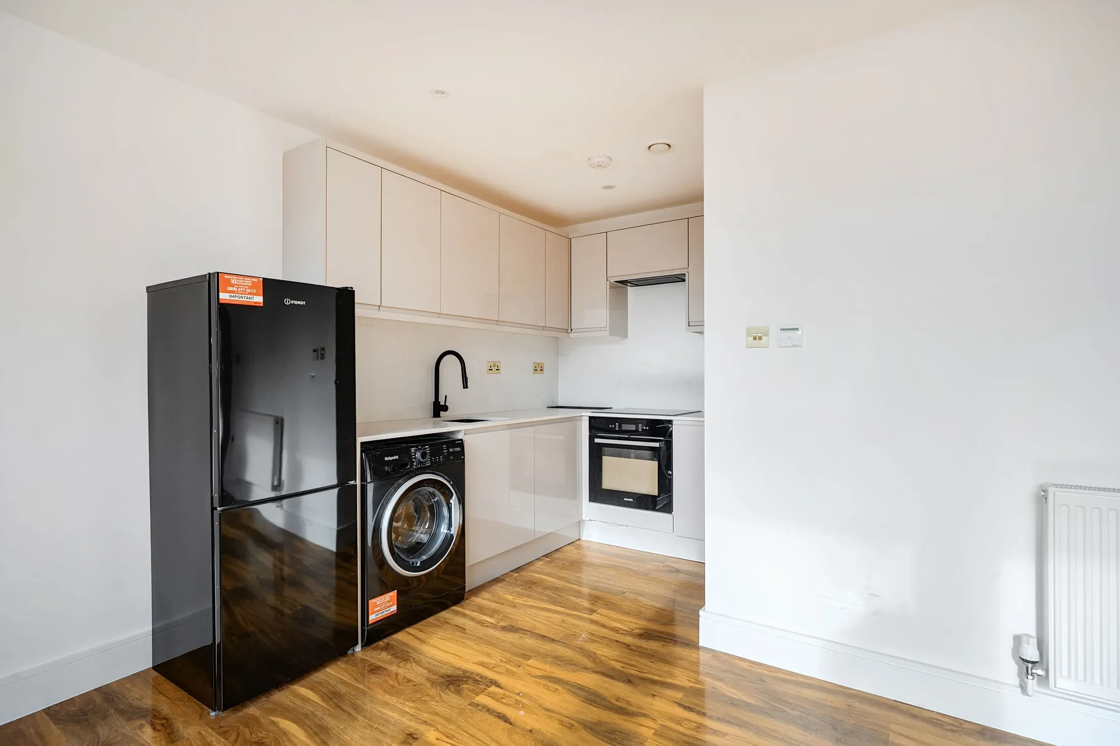 Flat Cobham Road in Greater London