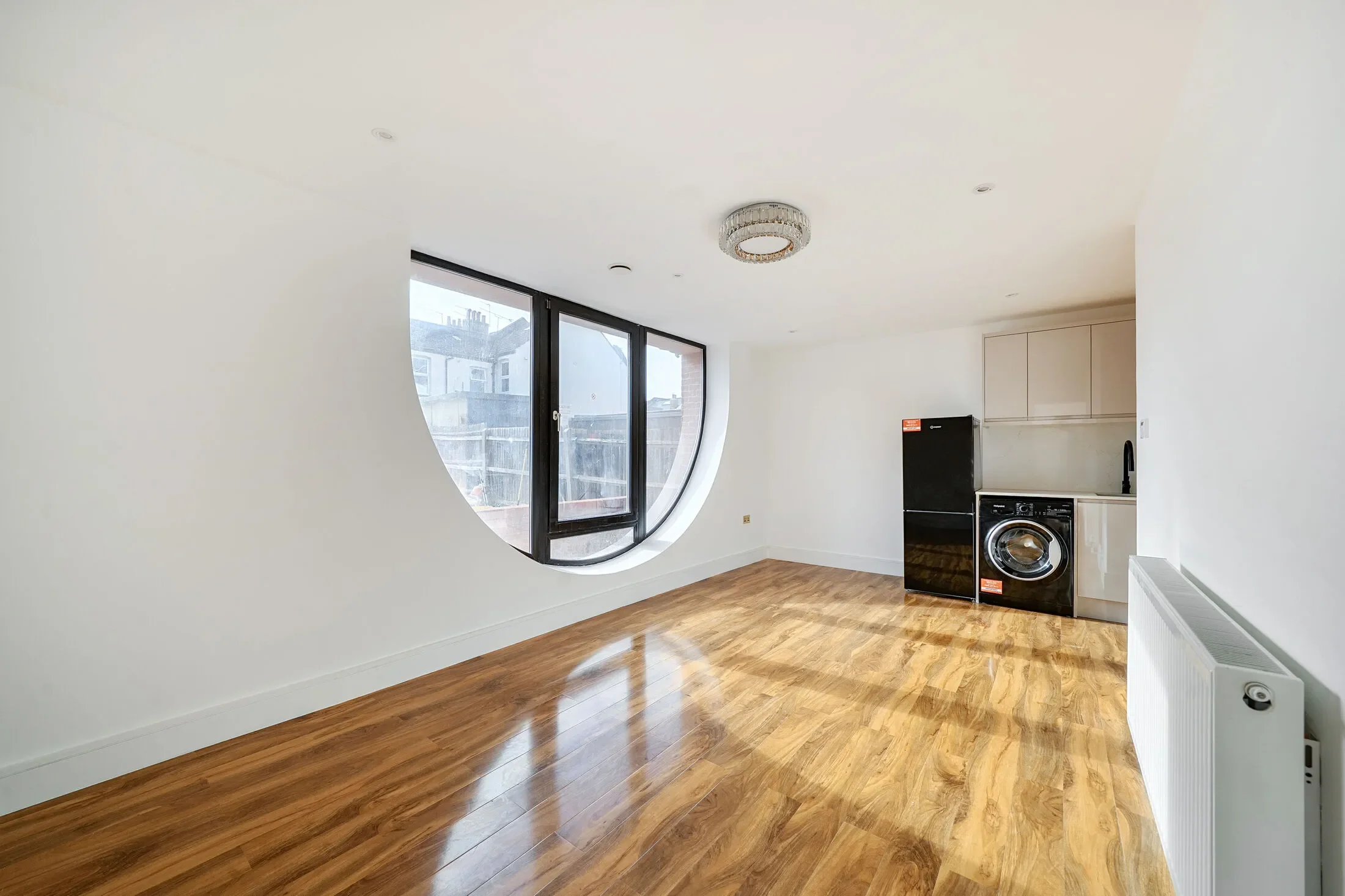 Flat Cobham Road in Greater London