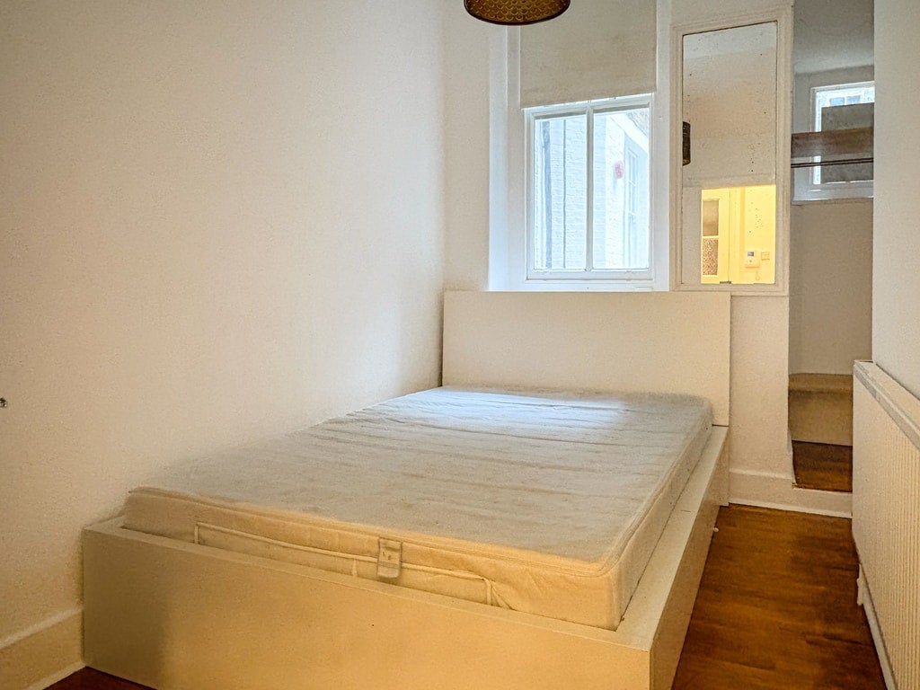 Flat Earsby Street in Greater London