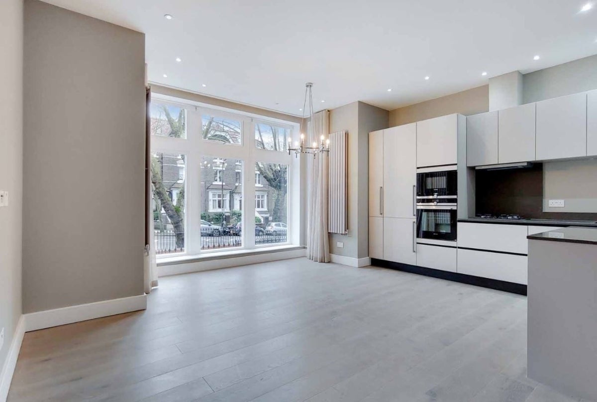 Flat Fitzjohn's Avenue in Greater London