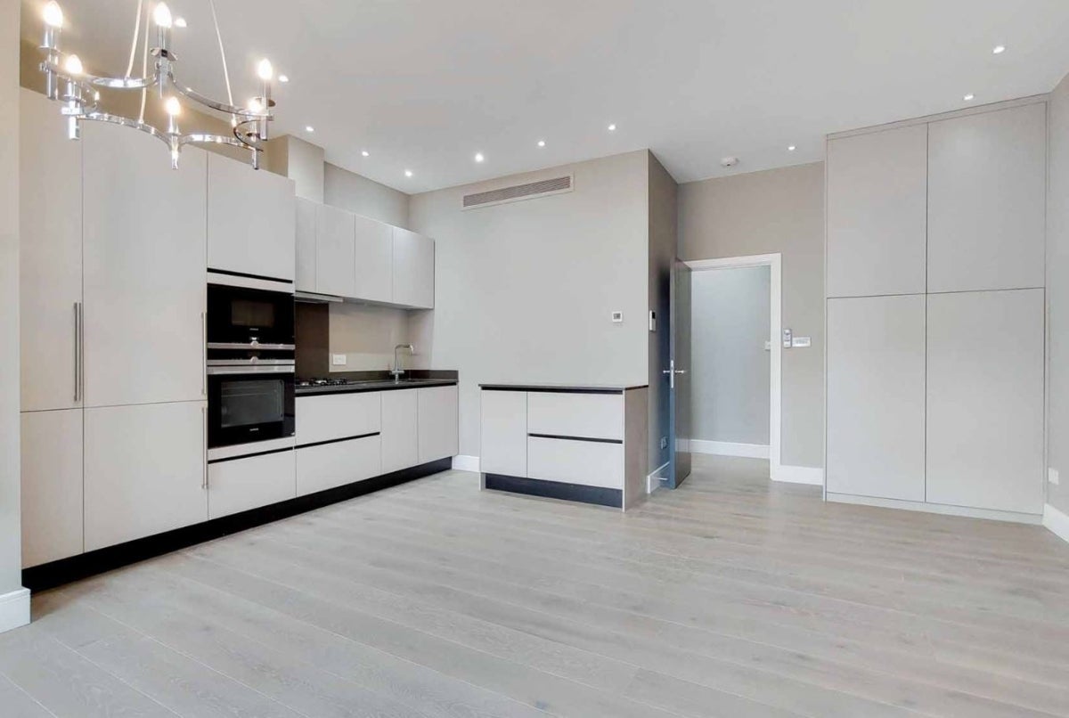 Flat Fitzjohn's Avenue in Greater London